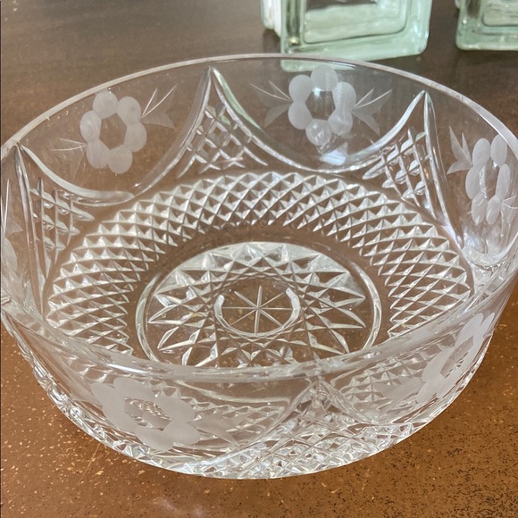 Stunning Vintage Etched Floral Cut Glass Pedestal Bowl - Picture 1 of 5